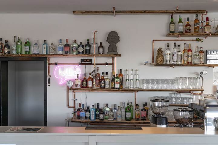 Lounge 59 of 66