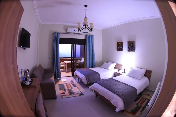 Room 9 of 25