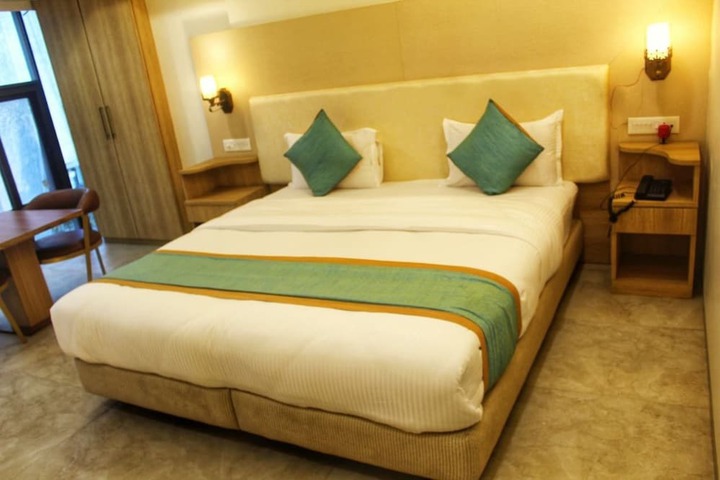 Room 4 of 34