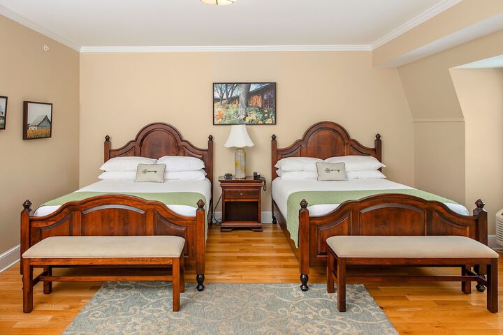 Deluxe 2 Queen Beds (9 of 22)