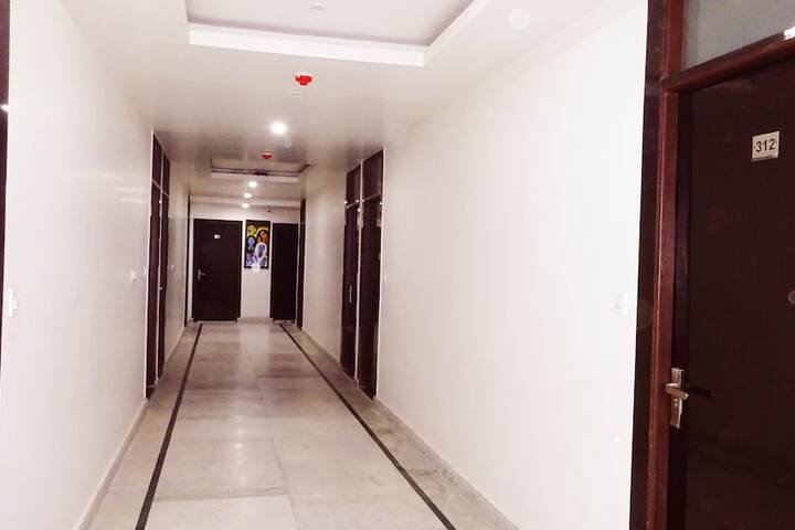 Ballroom/Hall 98 of 102