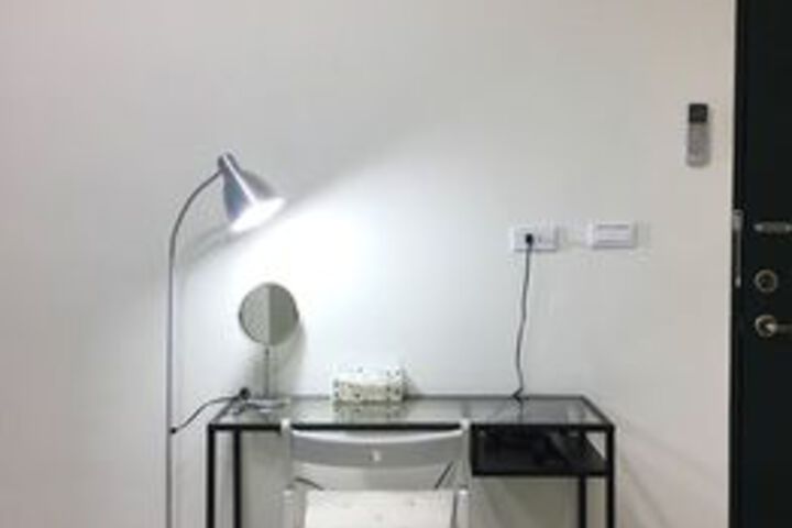 Room 27 of 34