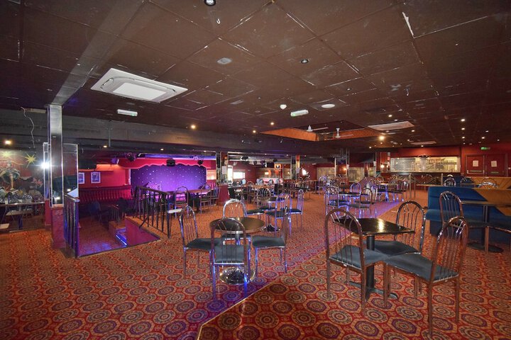 Lounge 84 of 92
