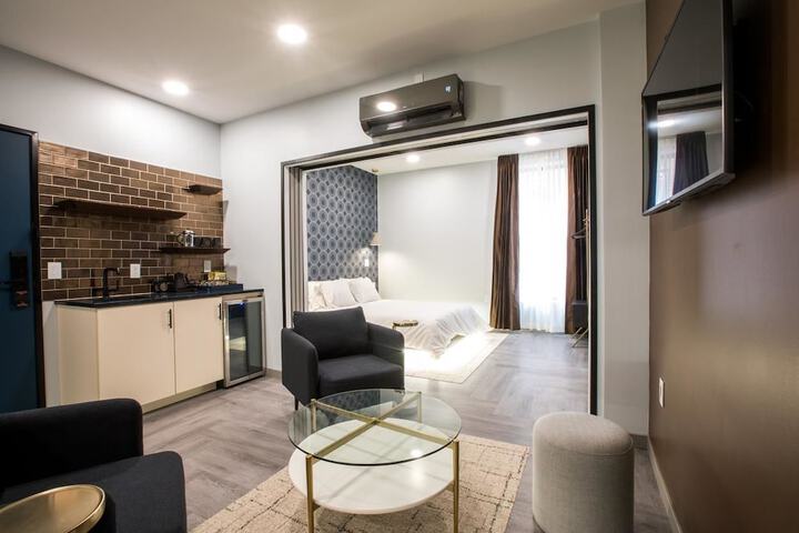 Room 10 of 18