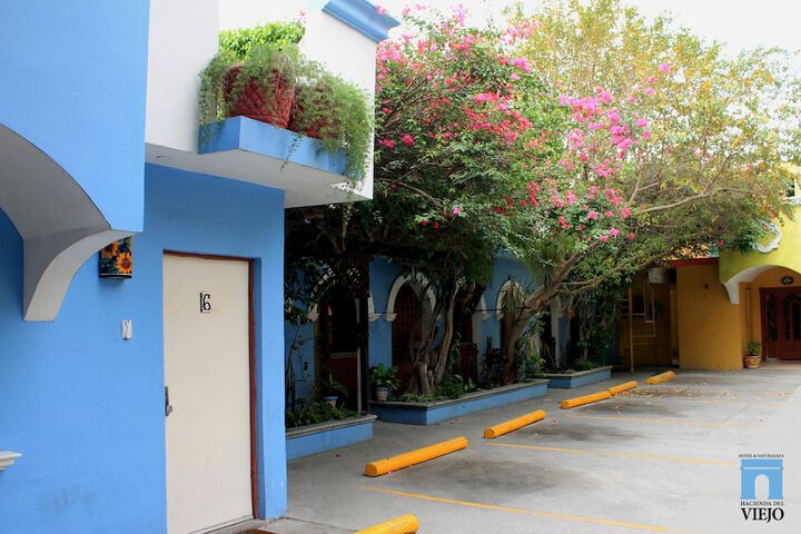 Hotel Exterior 43 of 45
