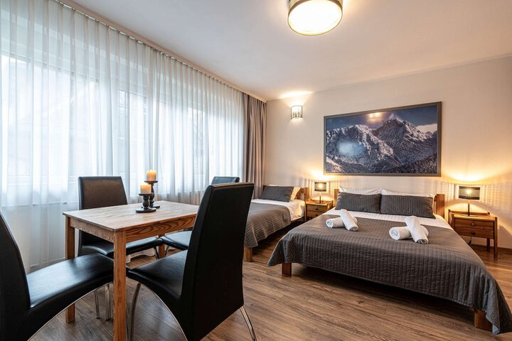 Room 52 of 180