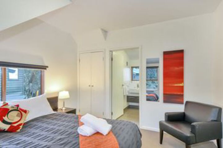 Room 5 of 24