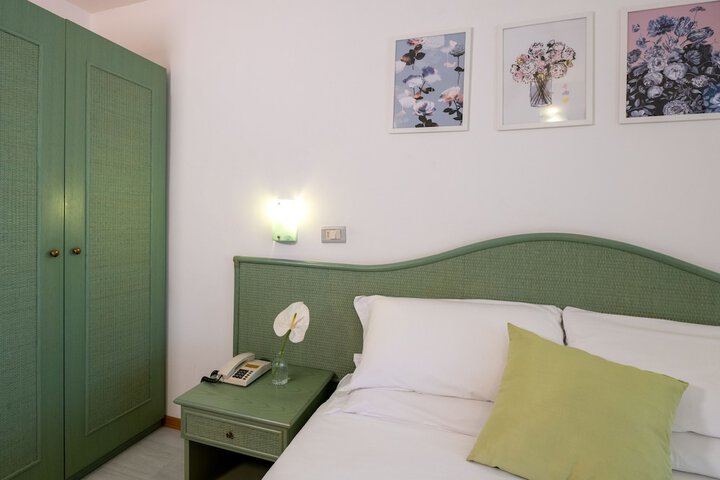 Room 44 of 83
