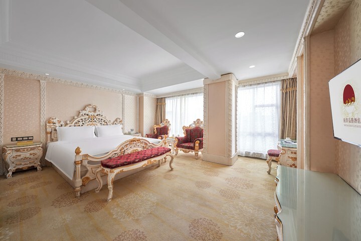 Room 2 of 91