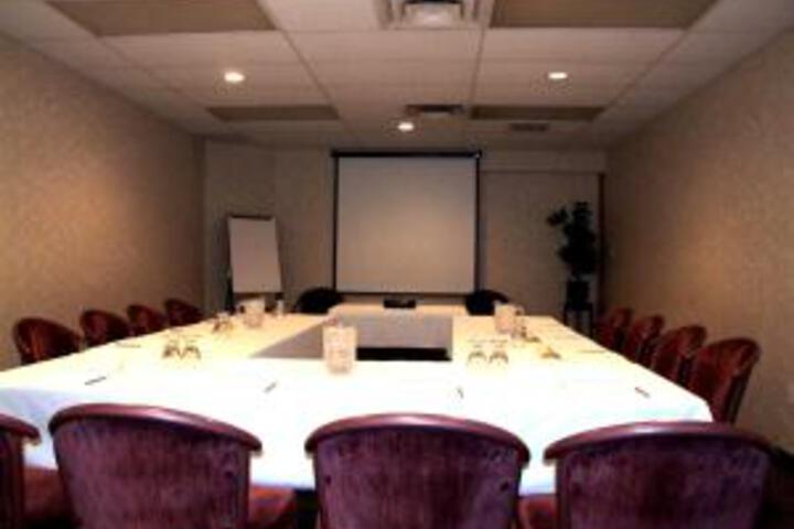 Ballroom/Hall 34 of 60