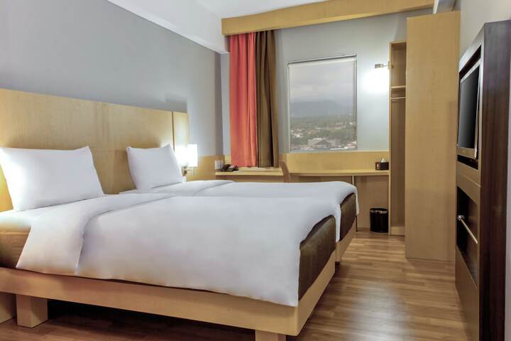 Room 6 of 43