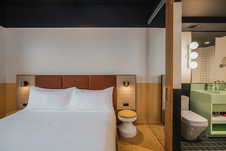 Room 4 of 36