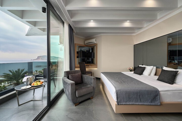 Room 10 of 92