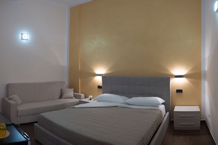 Room 12 of 25