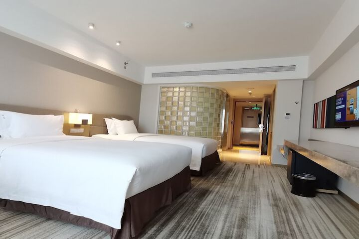 Room 3 of 38