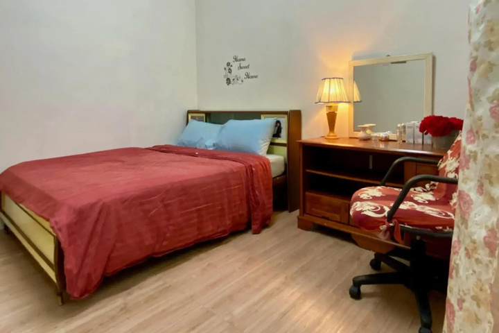 Room 2 of 16