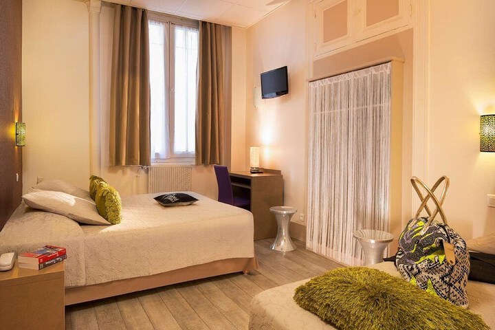 Room 14 of 37