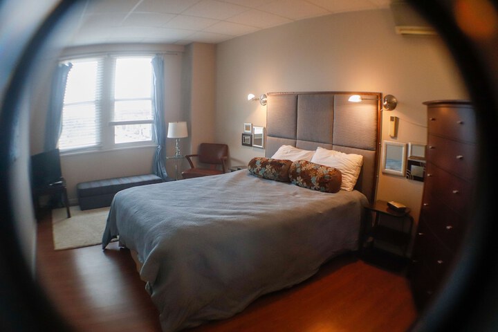 Room 12 of 107