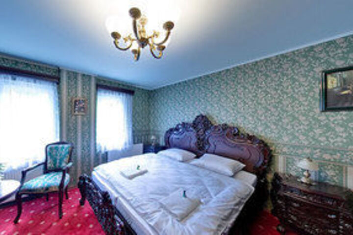 Room 12 of 34