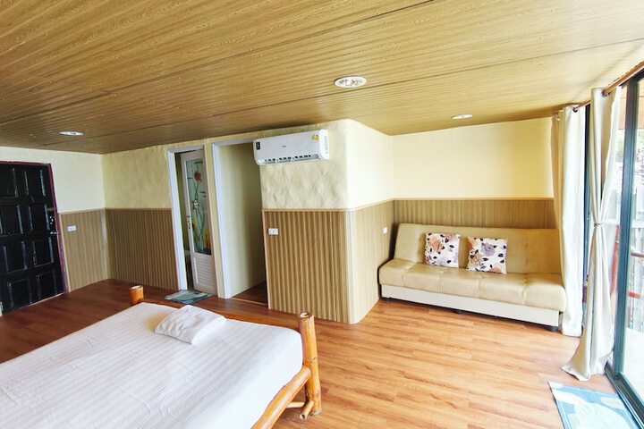 Room 13 of 65