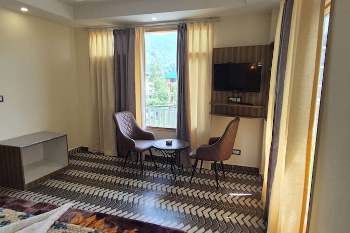 Room 7 of 19