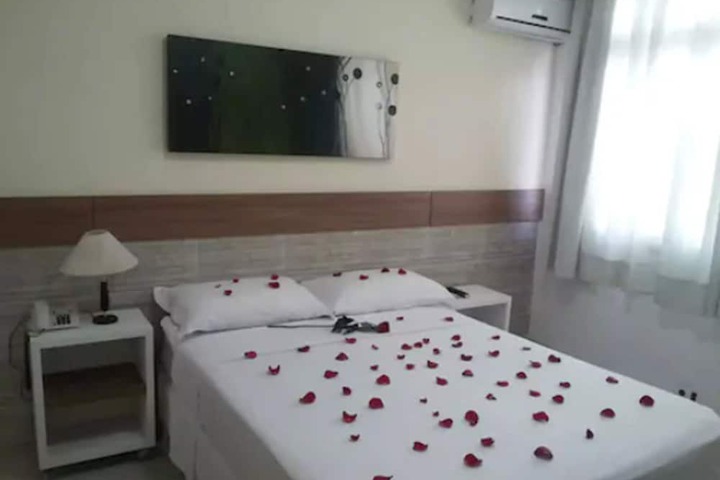 Room 5 of 8