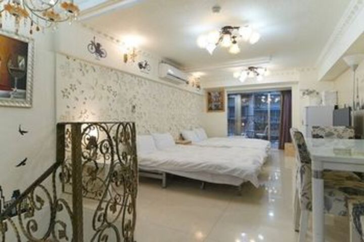 Room 6 of 25