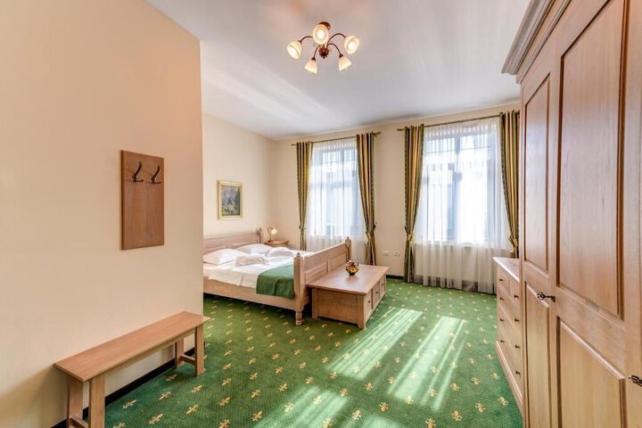 Room 16 of 90