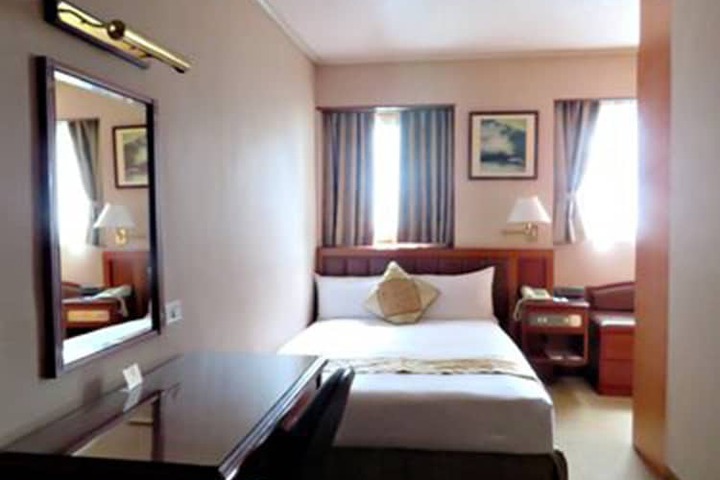 Room 8 of 33