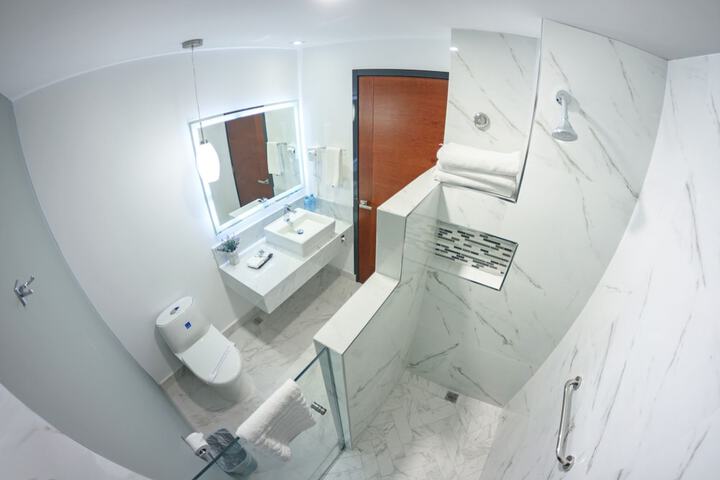 Room 16 of 36