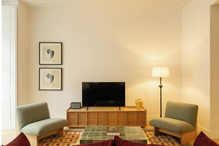 Room 44 of 193