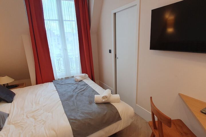 Room 2 of 17