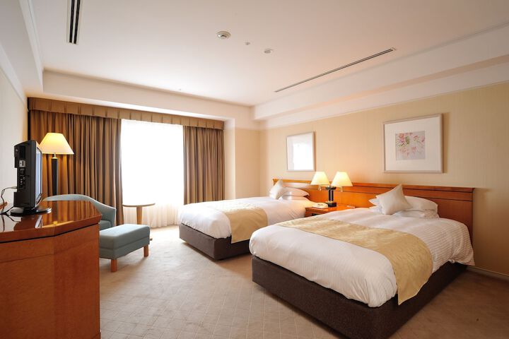 Room 9 of 35