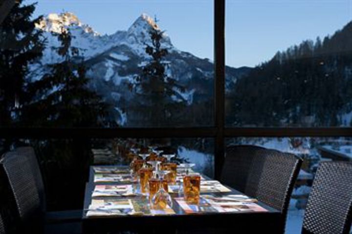 Dining 9 of 32