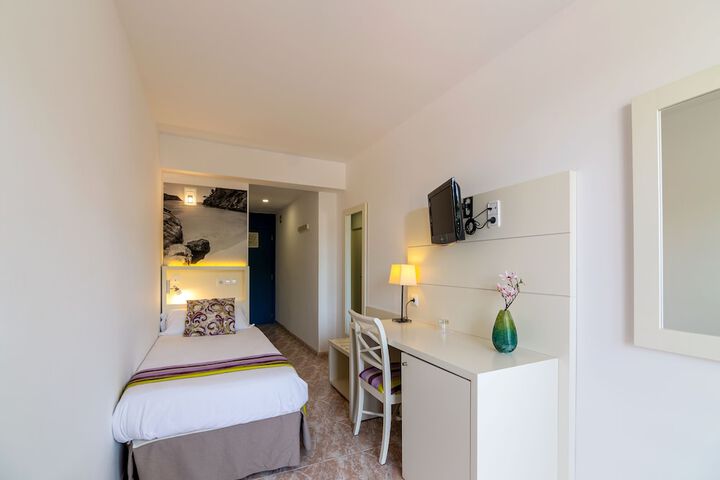 Room 6 of 52
