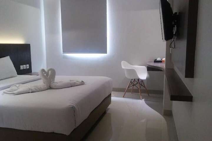 Room 10 of 77