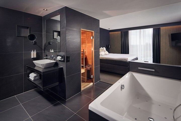 Room 42 of 65