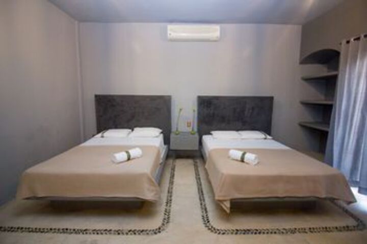 Room 10 of 32