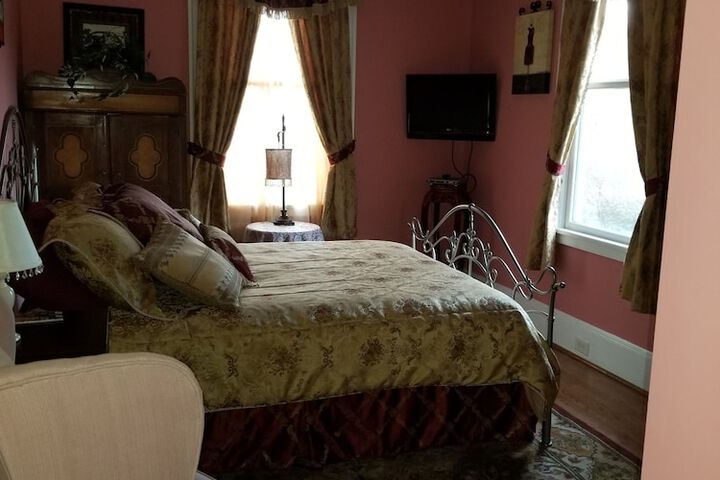 Room 9 of 32