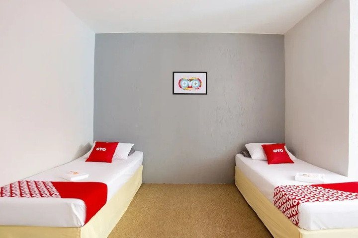 Room 4 of 18