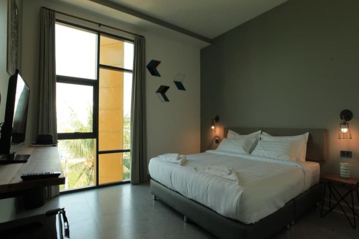 Room 11 of 49