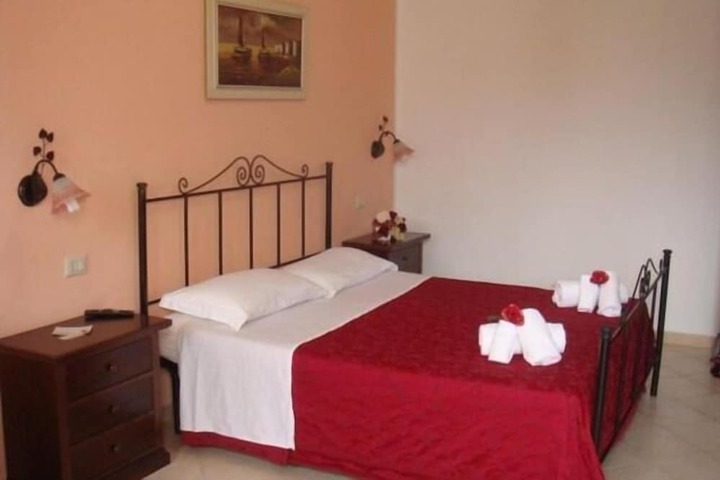 Room 2 of 25