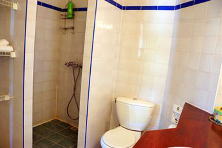 Room 4 of 72