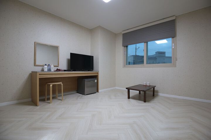 Room 30 of 53