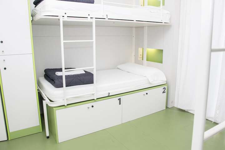 Room 13 of 36