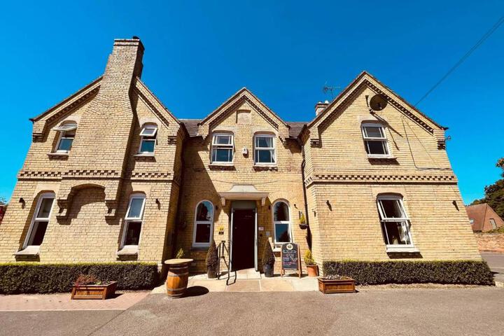 The Finch Hatton Arms