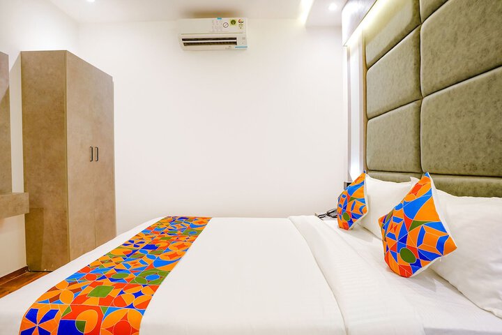 Room 15 of 33