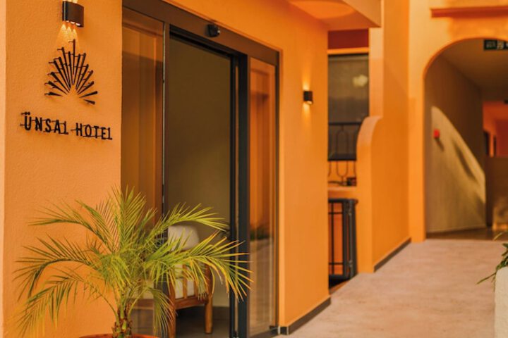 Entrance & Lobby