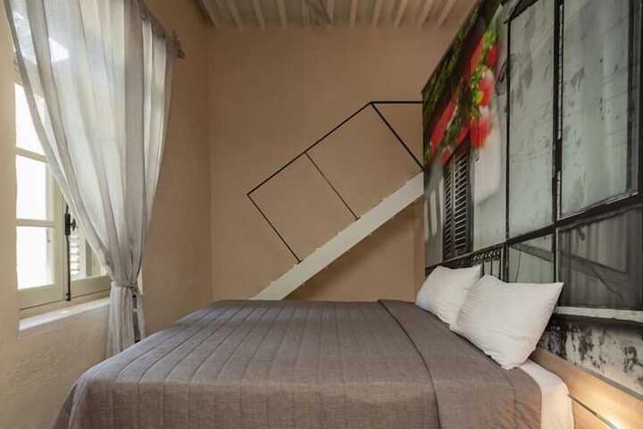 Room 27 of 128