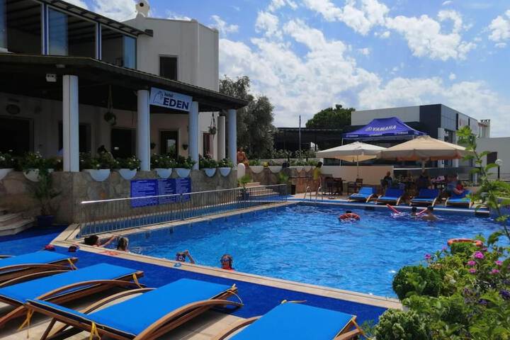 Hotel with Pool